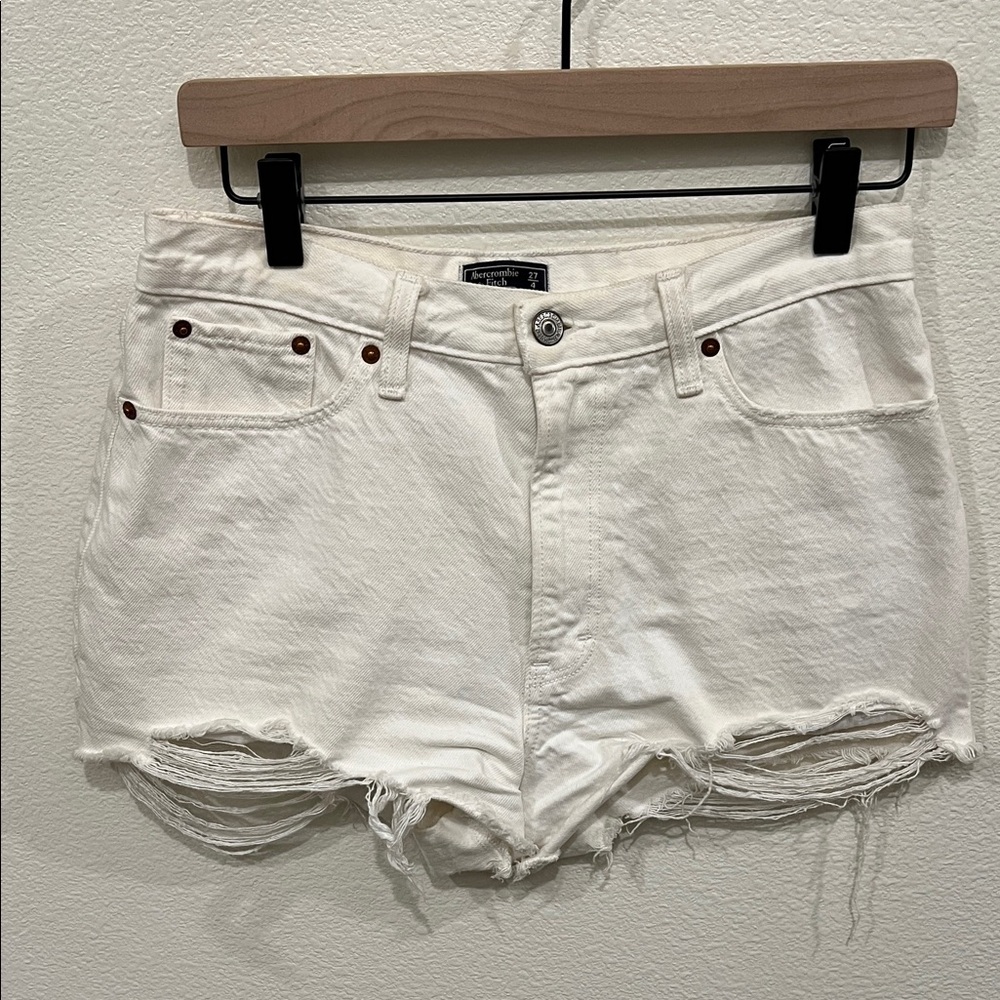 Abercrombie & Fitch white short